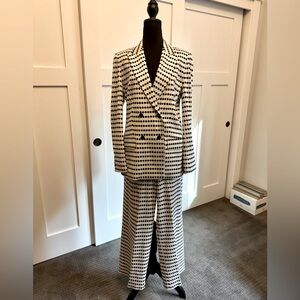 Chic MaxMara Cream & Navy Polka Dot Suit